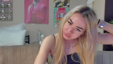 Snapshot of jeremayalove chatting on December 2024 05:53:02 AM Hi hi We are Jessie and Betti online show from December 2024 05:53:02 AM