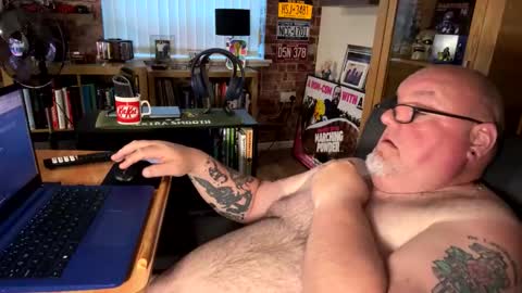 Snapshot of jerseyhammer01 chatting on May 2026 08:17:01 PM Harry online show from May 2026 08:17:01 PM
