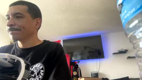 Snapshot of jesselopezcali chatting on January 2025 06:03:02 PM Hungjessy online show from January 2025 06:03:02 PM