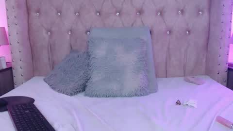 Jessica  online show from December 2025 11:37:02 AM