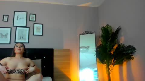 jessica_skyy online show from March 2026 07:04:02 AM