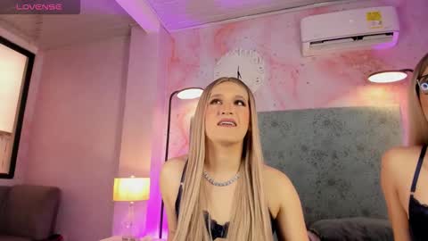 Snapshot of jessicameron chatting on September 2025 09:16:02 PM JESSI AND NAOMI online show from September 2025 09:16:02 PM