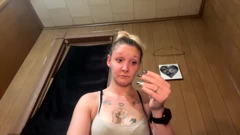 Snapshot of jessiepooh6969 chatting on December 2024 10:30:02 PM Wonderland online show from December 2024 10:30:02 PM