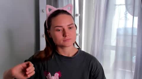 Polina online show from November 2025 12:00:02 PM