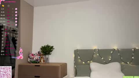 Mona online show from December 2025 02:43:02 PM