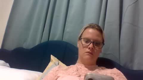 jeuelz1 online show from February 2025 08:30:02 PM