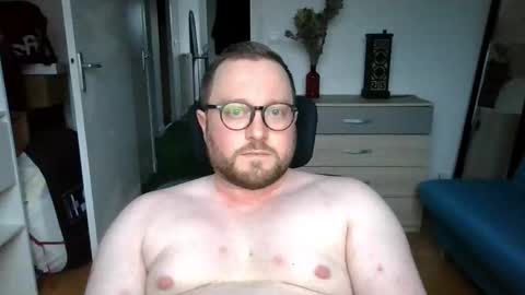 Snapshot of jeuneloup92 chatting on October 2025 04:42:01 PM jeuneloup92 online show from October 2025 04:42:01 PM