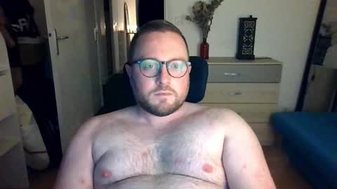 Snapshot of jeuneloup92 chatting on November 2025 05:12:01 PM jeuneloup92 online show from November 2025 05:12:01 PM