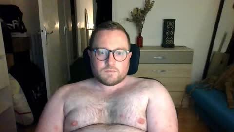 Snapshot of jeuneloup92 chatting on December 2025 05:07:01 PM jeuneloup92 online show from December 2025 05:07:01 PM