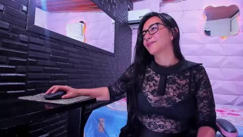 Queen online show from February 2025 07:21:01 PM