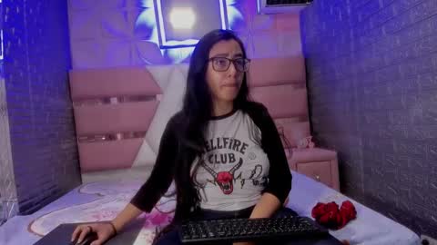 Queen online show from February 2025 09:04:02 PM