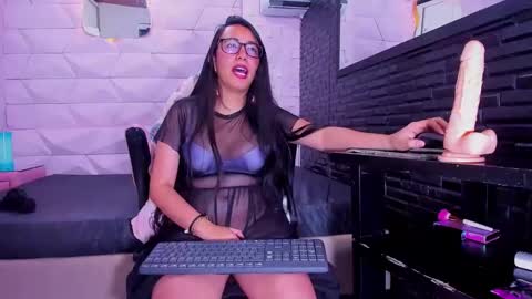 Queen online show from February 2025 10:53:02 PM