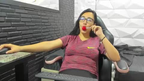 Queen online show from March 2025 07:28:01 PM