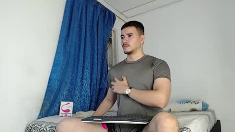 Snapshot of jeycob_happy97 chatting on November 2025 12:43:01 AM Juan David online show from November 2025 12:43:01 AM