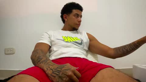 Snapshot of jeyzd25 chatting on December 2024 02:25:02 AM Onlyfans Twitter online show from December 2024 02:25:02 AM