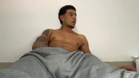 Snapshot of jeyzd25 chatting on December 2024 05:02:01 AM Onlyfans Twitter online show from December 2024 05:02:01 AM