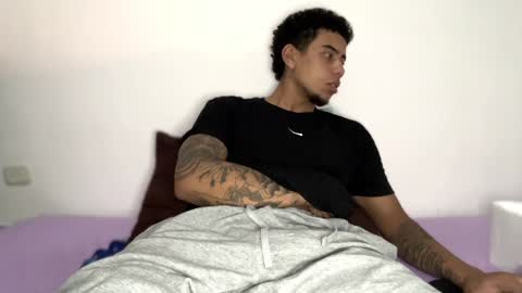 Snapshot of jeyzd25 chatting on January 2025 02:24:02 AM Onlyfans Twitter online show from January 2025 02:24:02 AM