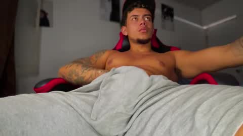 Snapshot of jeyzd25 chatting on November 2025 03:27:02 AM Onlyfans Twitter online show from November 2025 03:27:02 AM