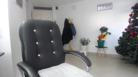 Snapshot of jezabel_purple chatting on December 2025 12:44:02 PM Camila online show from December 2025 12:44:02 PM