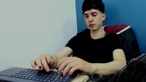 Jheampiero online show from December 2025 02:11:01 PM