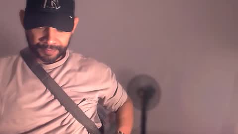 Snapshot of jho173027 chatting on November 2025 07:10:01 PM En moreno online show from November 2025 07:10:01 PM