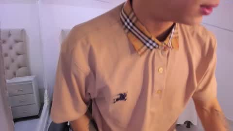 jhoanleandro online show from December 2025 04:11:02 AM