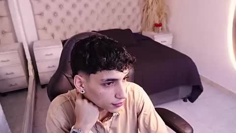 jhoanleandro online show from July 2026 04:30:01 AM