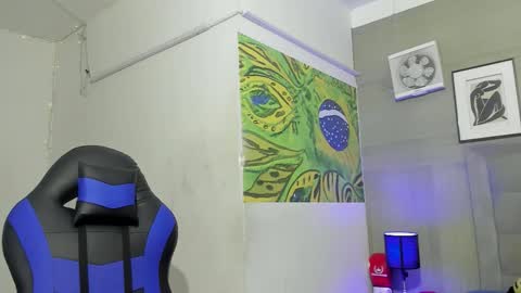 jhonny online show from December 2025 03:33:02 AM