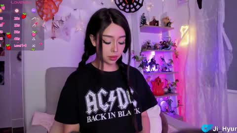 Snapshot of ji_hyun chatting on October 2025 01:46:02 AM Ji online show from October 2025 01:46:02 AM