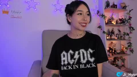 Snapshot of ji_hyun chatting on November 2025 10:34:02 PM Ji online show from November 2025 10:34:02 PM