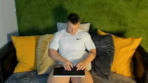 Snapshot of jimmyhardin21 chatting on May 2026 12:01:01 PM Hardin online show from May 2026 12:01:01 PM