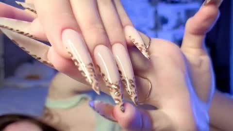 Jinny online show from December 2025 08:37:02 PM