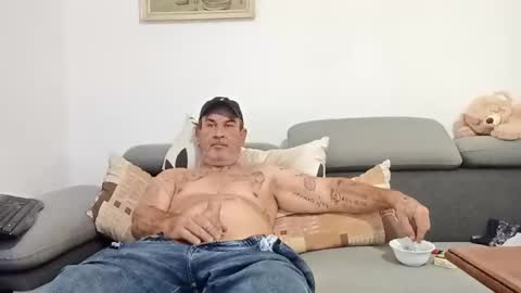 Snapshot of jirkasoukr chatting on November 2025 12:27:01 PM jirkasoukr online show from November 2025 12:27:01 PM