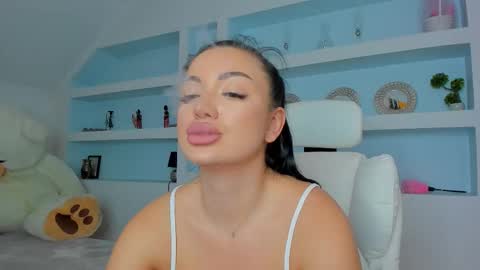 Snapshot of jisselle chatting on November 2025 06:17:01 PM Juliee online show from November 2025 06:17:01 PM