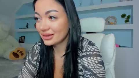 Snapshot of jisselle chatting on November 2025 05:19:01 PM Juliee online show from November 2025 05:19:01 PM