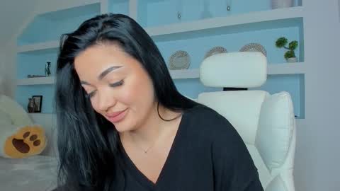 Snapshot of jisselle chatting on November 2025 07:46:02 PM Juliee online show from November 2025 07:46:02 PM