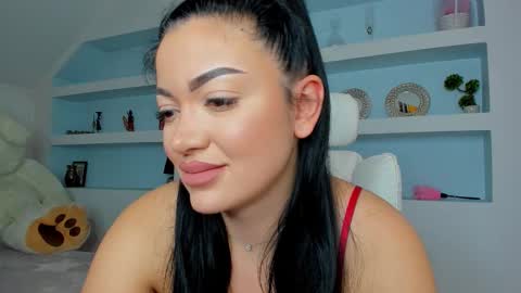 Snapshot of jisselle chatting on November 2025 08:10:01 PM Juliee online show from November 2025 08:10:01 PM