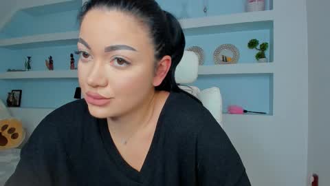 Snapshot of jisselle chatting on November 2025 08:22:01 PM Juliee online show from November 2025 08:22:01 PM