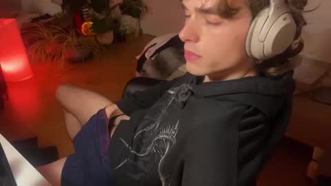 Kitty online show from November 2025 09:30:02 PM