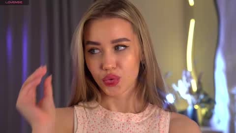 Snapshot of jjennnyy chatting on November 2025 08:14:02 AM Jenny online show from November 2025 08:14:02 AM