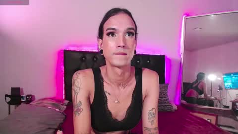 Joa Isaza     online show from November 2025 04:44:02 AM