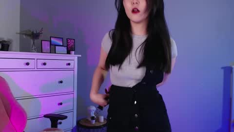 Amina online show from January 2025 12:27:01 PM