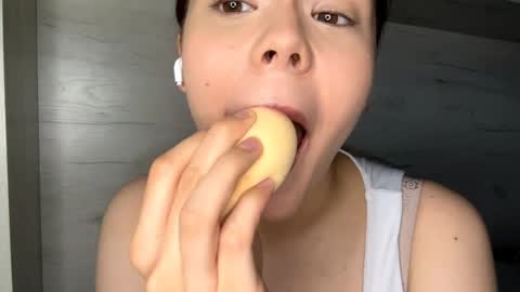 Mila online show from April 2026 10:33:01 AM