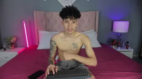 Snapshot of joeandemma chatting on November 2025 10:42:01 PM Emma Joe online show from November 2025 10:42:01 PM