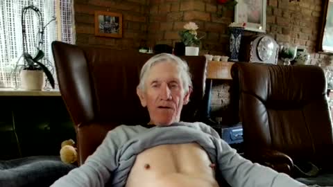 Snapshot of johan7_heet chatting on June 2026 03:47:01 PM johan7 heet online show from June 2026 03:47:01 PM