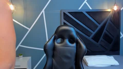 Johan Williams online show from December 2024 02:59:01 AM