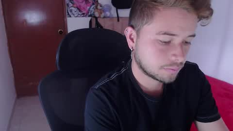 Snapshot of johanleonsweetboy chatting on October 2025 04:41:02 PM JOHAN independient model online show from October 2025 04:41:02 PM