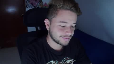 Snapshot of johanleonsweetboy chatting on November 2025 01:10:01 PM JOHAN independient model online show from November 2025 01:10:01 PM