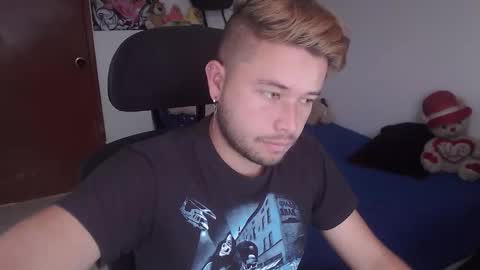 Snapshot of johanleonsweetboy chatting on November 2025 02:31:02 PM JOHAN independient model online show from November 2025 02:31:02 PM