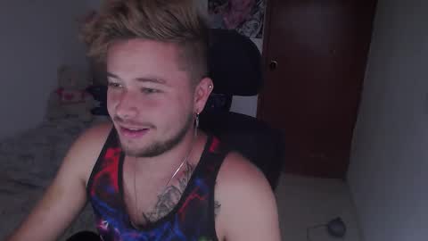 Snapshot of johanleonsweetboy chatting on December 2025 03:43:01 PM JOHAN independient model online show from December 2025 03:43:01 PM